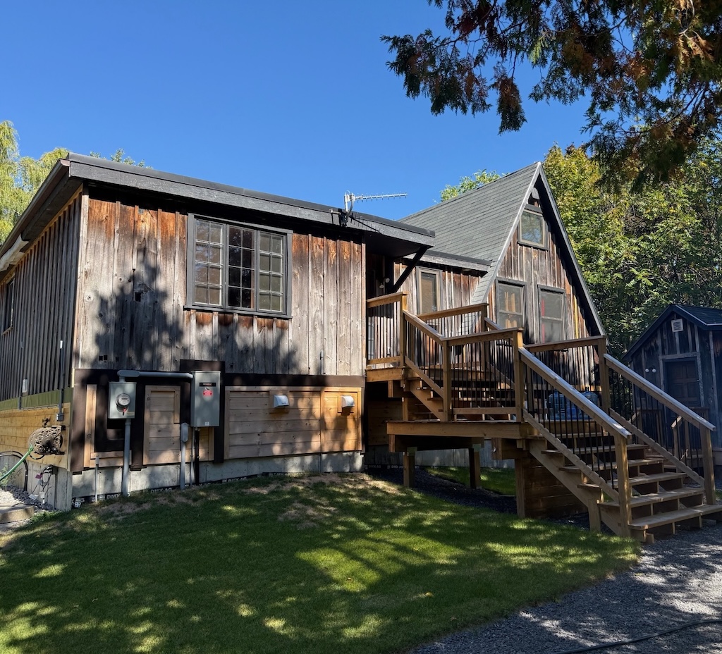 Exterior, Al Purdy A-Frame